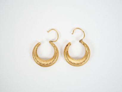 Pair of faceted hoop earrings in 18K yellow...