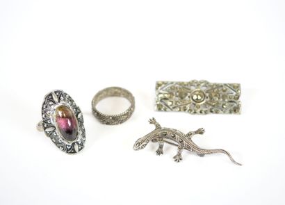 Set of silver or silver-plated metal jewelry...
