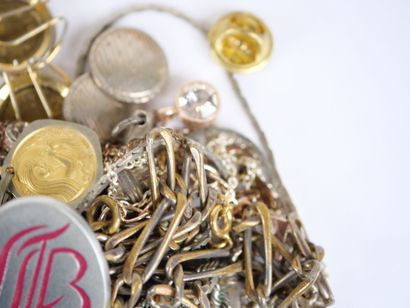 Set of costume jewelry in metal or gilded...