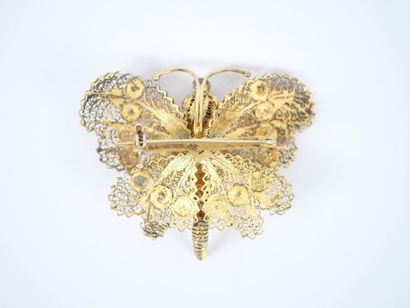 Two gilt silver filigree brooches featuring...