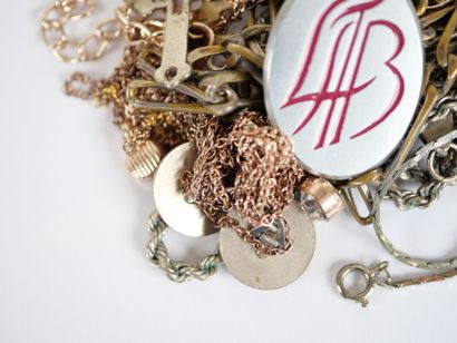 Set of costume jewelry in metal or gilded...