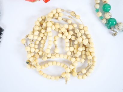 Set of four necklaces with pearls and costume...