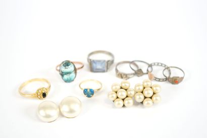 Costume jewelry set including: two pairs...