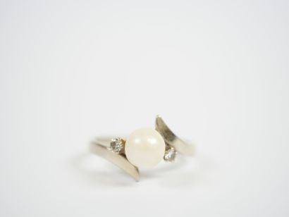 18K white gold or platinum ring centered...