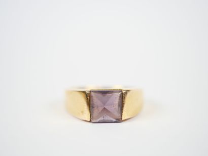 Large 18K yellow gold ring set with a square...