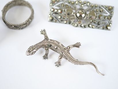 Set of silver or silver-plated metal jewelry...
