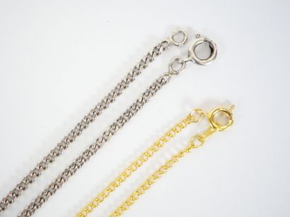 Set includes : 
- a small silver aumônière...