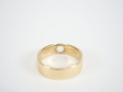 Large 9K yellow gold ring set with a round...