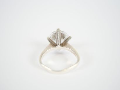 Set of two fancy rings including : 
- a silver...
