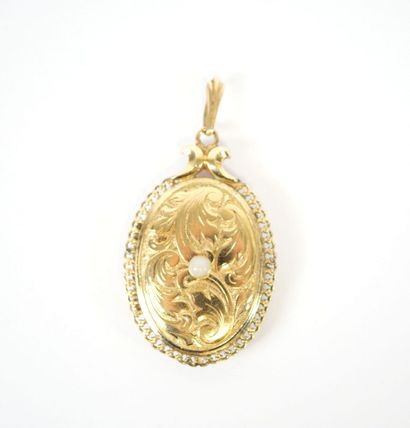 Oval gilded metal pendant-photo holder with...
