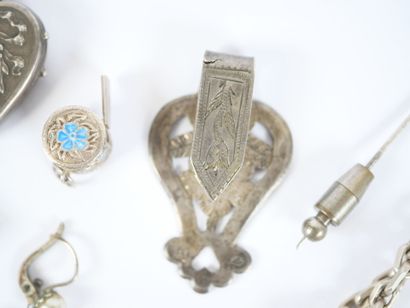 Silver or silver-plated metal jewelry or...