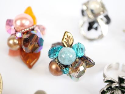 Costume jewelry set including: 
- Christian...