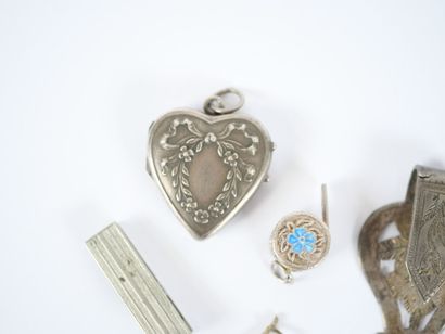 Silver or silver-plated metal jewelry or...