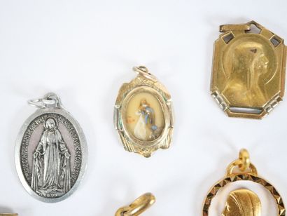 Set of 11 religious medals in gilt metal,...