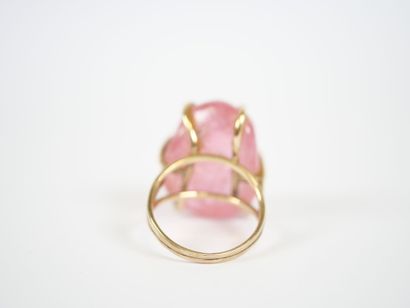 Important ring in 14K yellow gold set with...