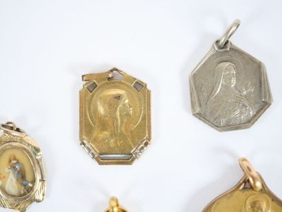 Set of 11 religious medals in gilt metal,...