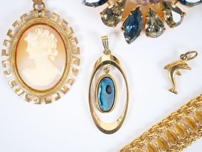 Costume jewelry set including: four necklaces,...
