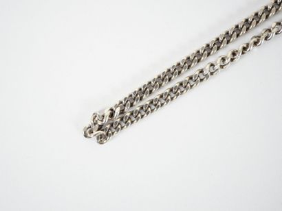 Set includes : 
- a small silver aumônière...
