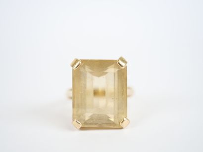 Important 18K yellow gold ring set with an...