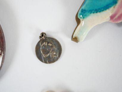 Costume jewelry set including necklace and...