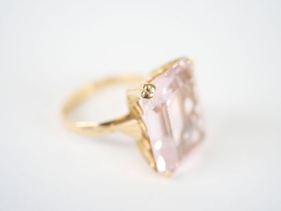 18K yellow gold ring set with a probable...
