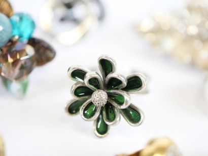 Costume jewelry set including: 
- Christian...