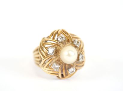 Important ring in 18K yellow gold with a...