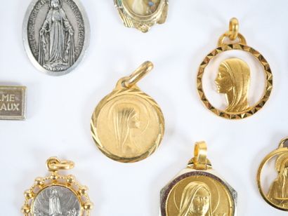 Set of 11 religious medals in gilt metal,...