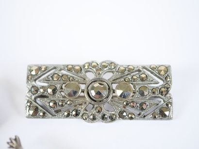 Set of silver or silver-plated metal jewelry...