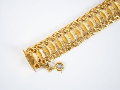 Costume jewelry set including: four necklaces,...