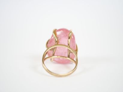 Important ring in 14K yellow gold set with...