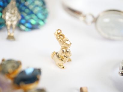Costume jewelry set including: four necklaces,...