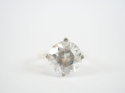 Set of two fancy rings including : 
- a silver...