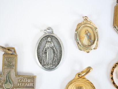 Set of 11 religious medals in gilt metal,...