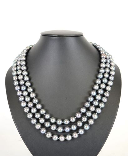 Necklace with three strands of gray cultured...