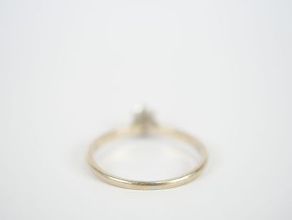 Solitaire ring in 18K white gold set with...
