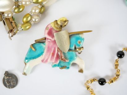 Costume jewelry set including necklace and...