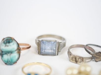 Costume jewelry set including: two pairs...