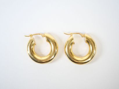 Pair of 18K yellow gold hoop earrings.
Weight:...