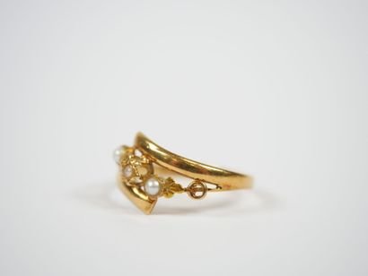 18K yellow gold ring decorated with stars...