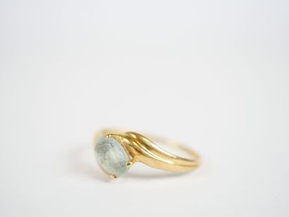 18K yellow gold ring with foliate scrolls...