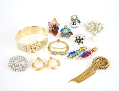 Costume jewelry set including: 
- Christian...