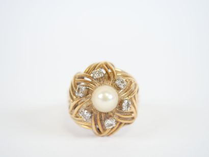 Important ring in 18K yellow gold with a...