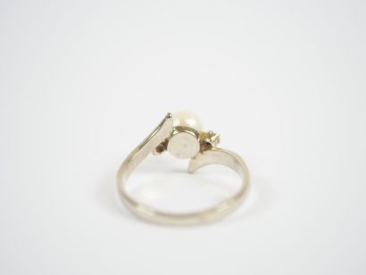 18K white gold or platinum ring centered...