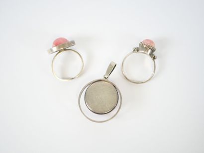 Silver and rose quartz set including a pendant...