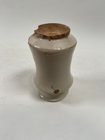ESPAGNE, TALAVERA, XVIIIe.
Albarello en faïence...