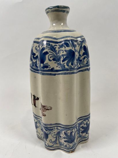 ITALIE, PAVIE, fin du XVIIe.
Rare bouteille...