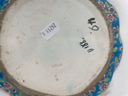 LONGWY, XIXe.
Coupe-panière à deux anses...
