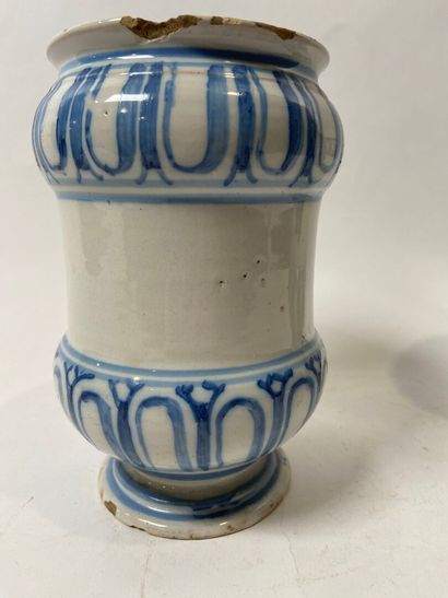 ITALIE, NOVE, XVIIIe.
Paire d'albarelli à...