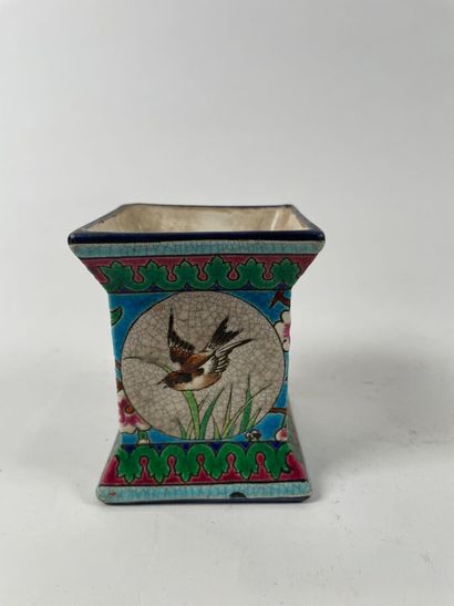 LONGWY, XIXe
Nécessaire de fumeur à décor...